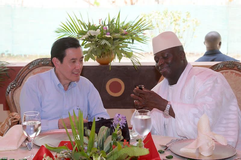 2012年4月12日，時任總統馬英九訪問甘比亞，與賈梅總統會晤（總統府）