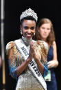 Le soir de l'élection de Miss Univers, elle a battu ses dauphines, Madison Anderson, Miss Porto-Rico, et Sofia Aragon, Miss Mexico. (Photo by Paras Griffin/Getty Images)