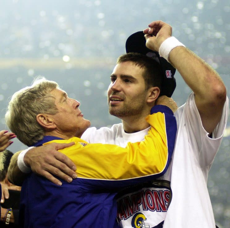 Kurt Warner hugs Rams coach Dick Vermeil after winning Super Bowl XXXIV