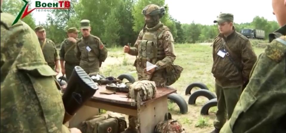 由白俄官方所釋出的影片中，可看出瓦格納軍已經開始訓練白俄士兵。   圖 : 翻攝自 Watch Thi