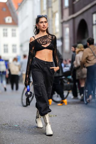 How to Style Black Cargo Pants and Not Look Like You're Stuck in the Past  Black  cargo pants outfit street style, Trendy black outfits, Cargo pants outfit  street style