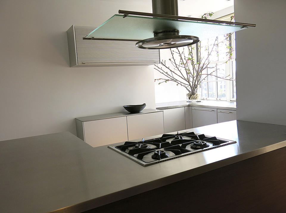 This 2013 photo provided by interior designer Carolyn DiCarlo shows a kitchen in New York designed by DiCarlo. One key way to create a healthier home is making sure your kitchen offers plenty of open space for cooking and meal prep, as well as natural light. (Adam DiCarlo/Carolyn DiCarlo via AP)