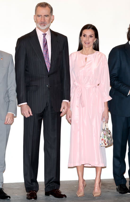 Reina Letizia pendientes Casfhana colores