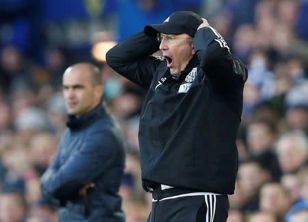 Football Soccer - Everton v West Bromwich Albion - Barclays Premier League - Goodison Park - 13/2/16 West Brom manager Tony Pulis and Everton manager Roberto Martinez Action Images via Reuters / Carl Recine Livepic