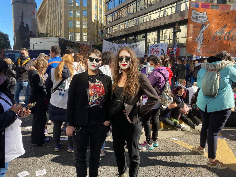 Louise Mothersole and Rebecca Biscuit in Buenos Aires during research for Evita Too