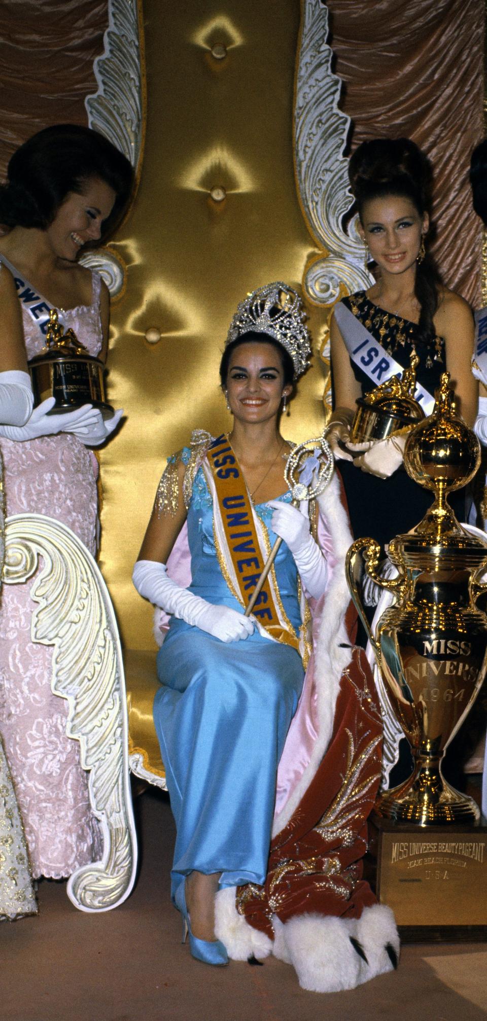 Corinna Tsopei of Greece wear the country's flag colors when she was crowned.