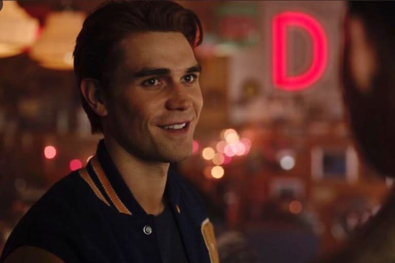 La inesperada confesión de KJ Apa respecto a sus sensuales escenas en la serie Riverdale. Imagen: @riverdaleAR