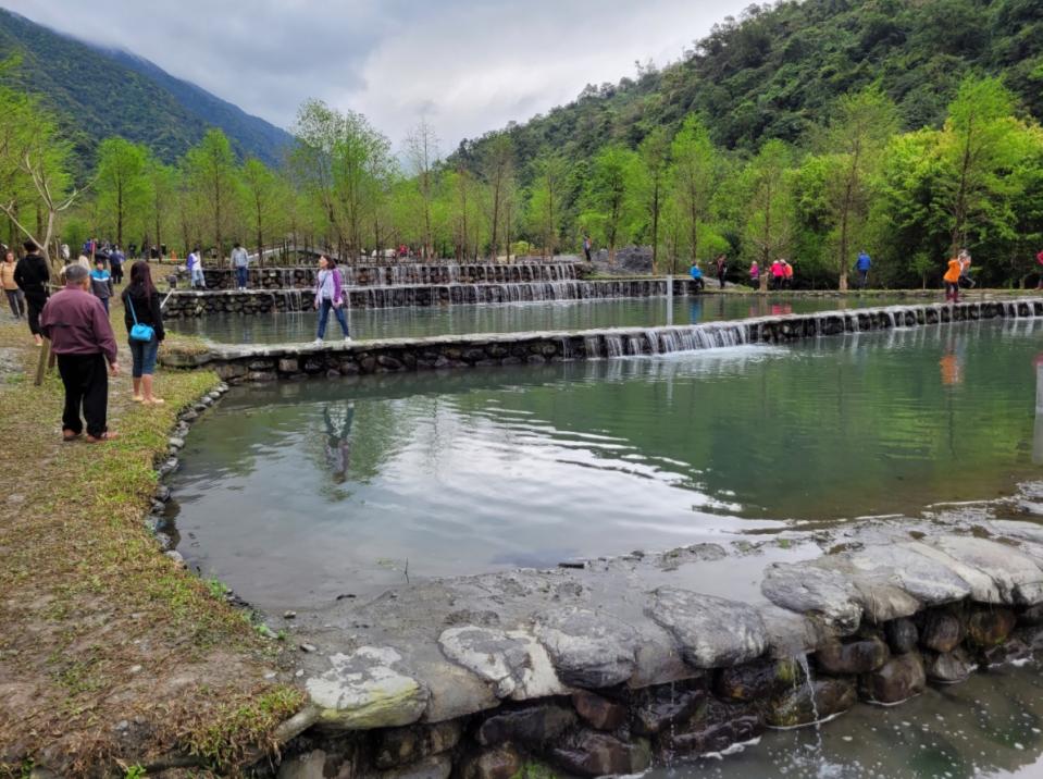 農委會整建私地在宜蘭三層坪打造全國首創的階梯式農塘，成為網美熱門拍照景點。（中央社）