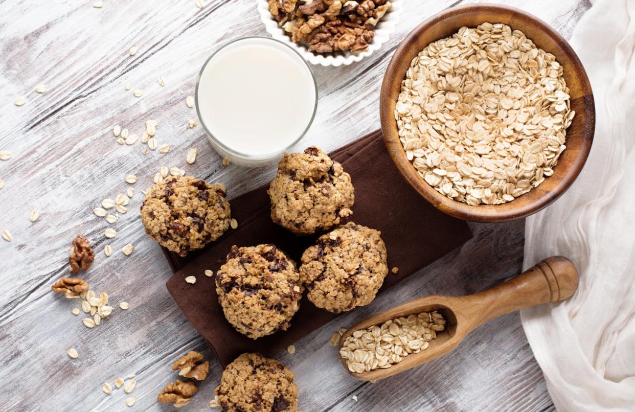 <a href="https://www.shutterstock.com/es/image-photo/homemade-gluten-free-oatmeal-cookies-dark-2198377777" rel="nofollow noopener" target="_blank" data-ylk="slk:Julia Metkalova/Shutterstock;elm:context_link;itc:0;sec:content-canvas" class="link ">Julia Metkalova/Shutterstock</a>