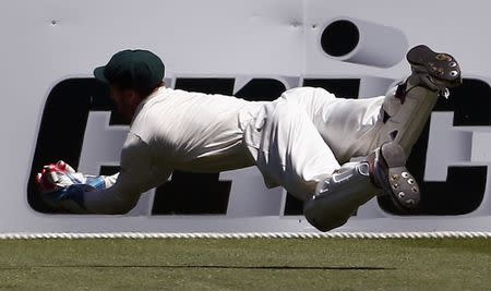 Australia's wicketkeeper Matthew Wade dives to take a catch to dismiss Sri Lanka's Kumar Sangakkara for 58 runs during the first day of the second cricket test at the Melbourne Cricket Ground December 26, 2012. REUTERS/David Gray