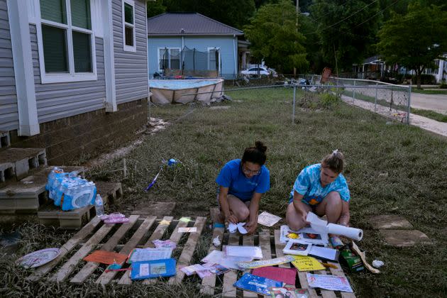 Corissa Creek (left) and Haley Gayheart help clean at the house of a friend who is eight months pregnant and unable to clean on July 30 in Jackson, Kentucky. (Photo: Michael Swensen/Getty Images)