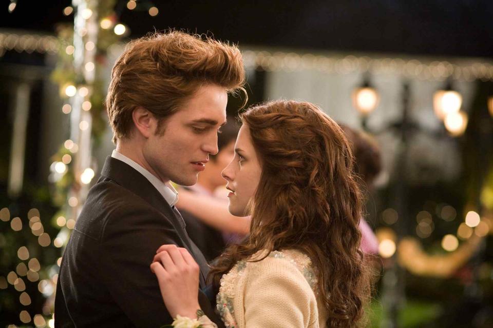 <p>Deana Newcomb/Summit Entertainment</p> Robert Pattinson and Kristen Stewart in <em>Twilight</em> (2008)