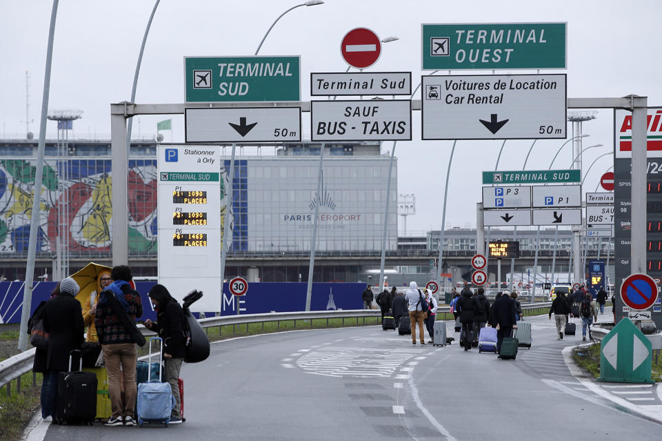 Man killed after trying to grab soldier’s gun at Paris airport