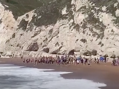 Beachgoers at Durdle Door made a human chain in a bid to rescue someone at sea: Jeanette Warren / Facebook