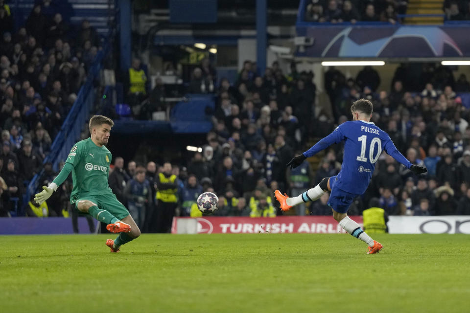 Chelsea's Christian Pulisic shoots at goal from an offside position during the Champions League round of 16 second leg soccer match between Chelsea FC and Borussia Dortmund at Stamford Bridge, London, Tuesday March 7, 2023. (AP Photo/Alastair Grant)