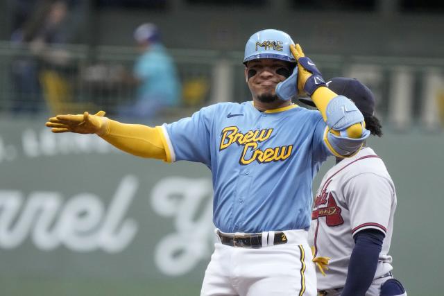 Photo: Milwaukee Brewers William Contreras Hits Double