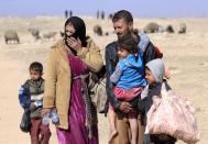 <p>Displaced Iraqis flee their homes during a battle with Islamic State militants ,in district of Maamoun in western Mosul,Iraq February 23, 2017. (Alaa Al-Marjani/Reuters) </p>