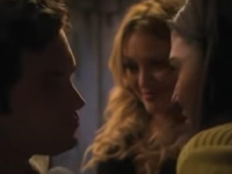 ‘Gossip Girl’ depicts a threesome between a couple and their best friend (YouTube/CW)