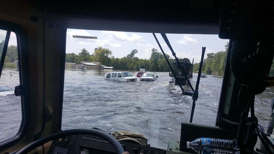 Floodwaters overtake vehicles in&nbsp;southeast Texas. (Photo: David Lohr/HuffPost)