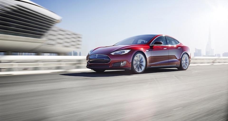 Tesla 官方在今日宣布，未來品牌所有車型都會配有全自動駕駛系統硬體設備。