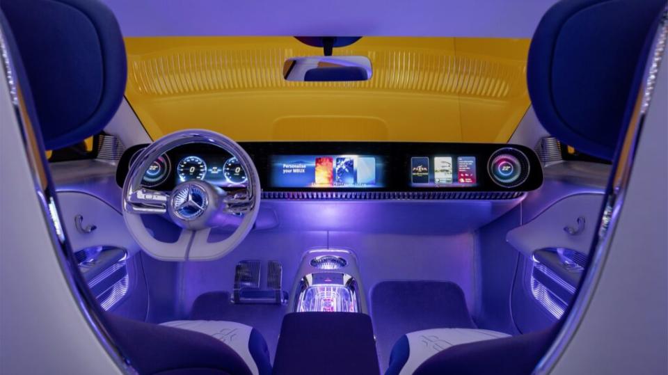 車內的儀表台基本上全部都是螢幕，展現了未來車輛的設計風格。(圖片來源：賓士)