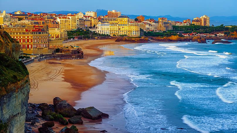 Biarritz, en Francia, ofrece la mezcla perfecta de playa y ciudad.