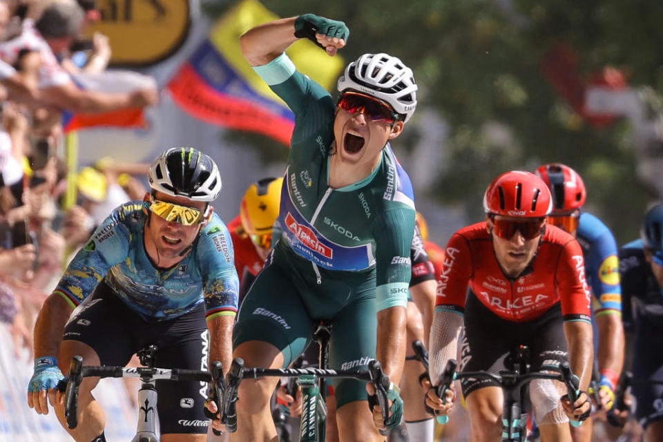 Cavendish, left, lost out to Jasper Philipsen in the stage 7 sprint in Bordeaux