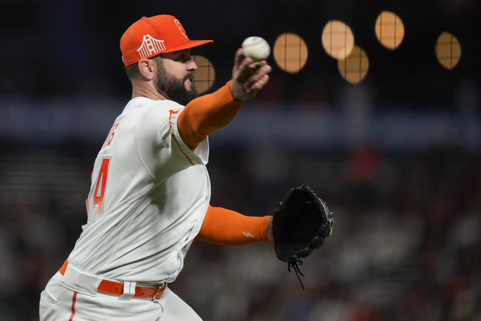 San Francisco Giants starting pitcher Jakob Junis throws to first base for the out on a ground ball hit Arizona Diamondbacks' Jake McCarthy during the sixth inning of a baseball game in San Francisco, Tuesday, Aug. 16, 2022. (AP Photo/Godofredo A. Vásquez)