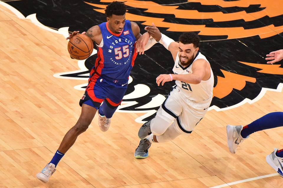 Detroit Pistons guard Delon Wright goes to the basket against Memphis Grizzlies guard Tyus Jones during the second half Feb. 19, 2021, at FedExForum in Memphis, Tennessee.