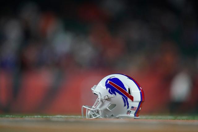 Buffalo Bills' Damar Hamlin collapses on field in Cincinnati, game suspended