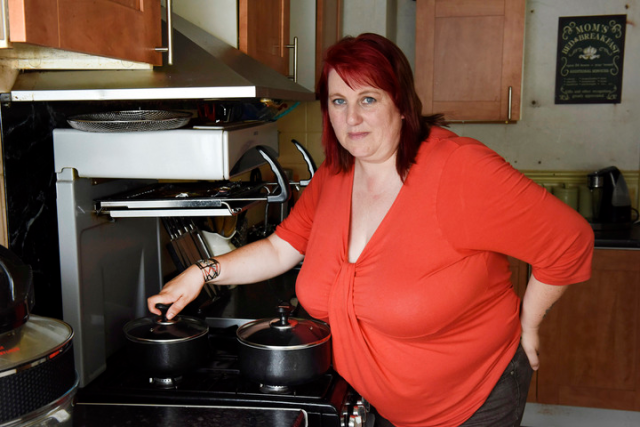 Mom with huge 35H chest forced to sell her own house to fund boob