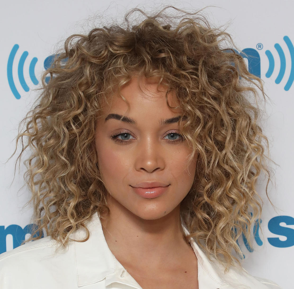  Celeb curly haircuts jasmine sanders. 