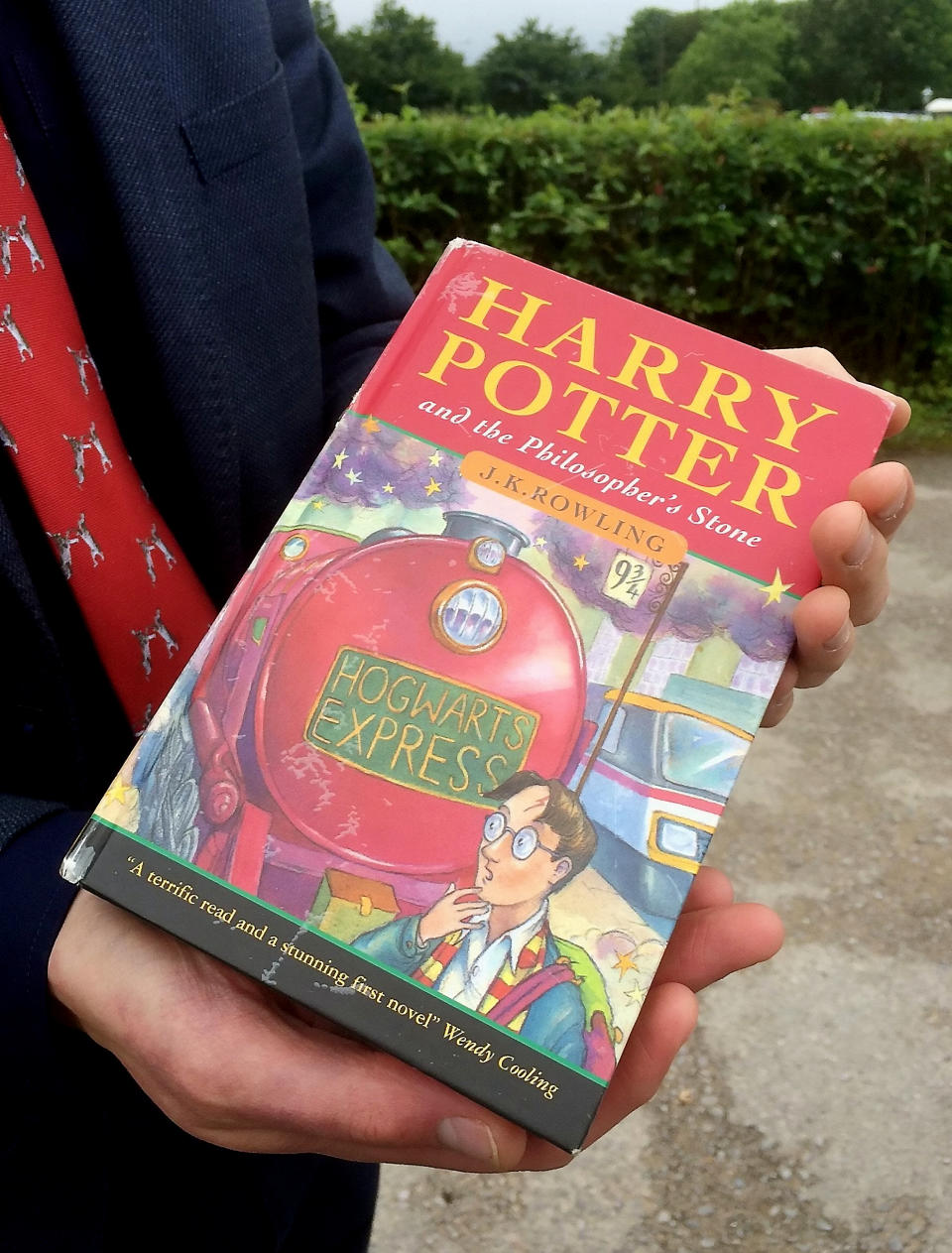 Hansons Auctioneers' Jim Spencer with the Harry Potter first edition. (Source: Hansons Auctioneers)