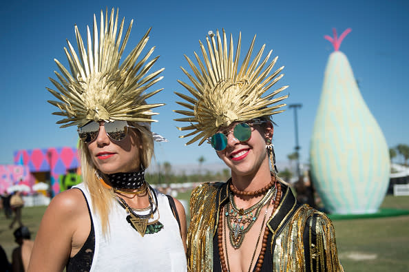 <p>Couronnées à la manière de Luke Steele, membre du duo Empire of the Sun, pour briller entre copines (et ne pas se perdre de vue).<br>16/04/2017 – Getty </p>