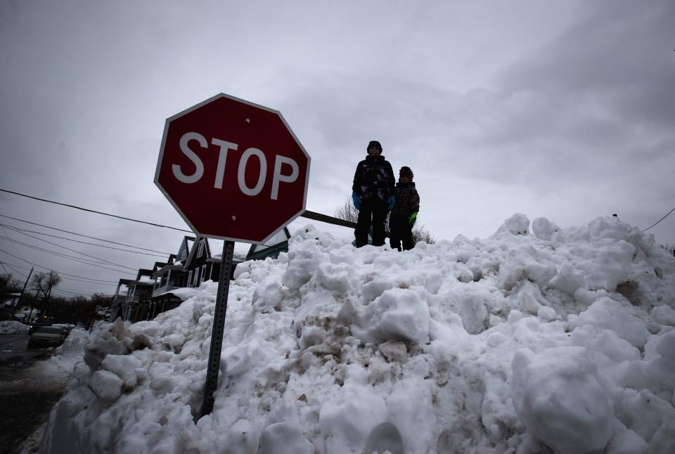 New York pummelled with snow storms