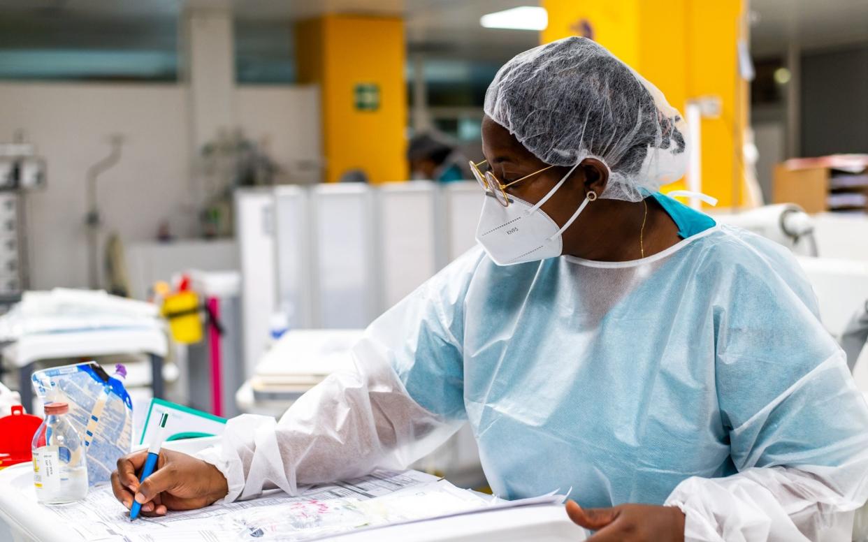 A nurse on shift in the intensive care unit for patients suffering from the novel coronavirus, Covid-19, at the Centre Hospitalier Universitaire (CHU) of Pointe-a-Pitre, Guadeloupe  - LARA BALAIS/ AFP