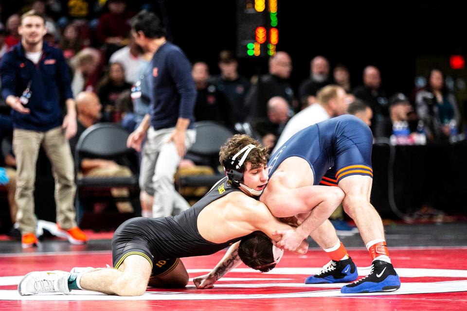 Iowa's Austin DeSanto, left, wrestles Illinois' Lucas Byrd at 133 pounds on Saturday.