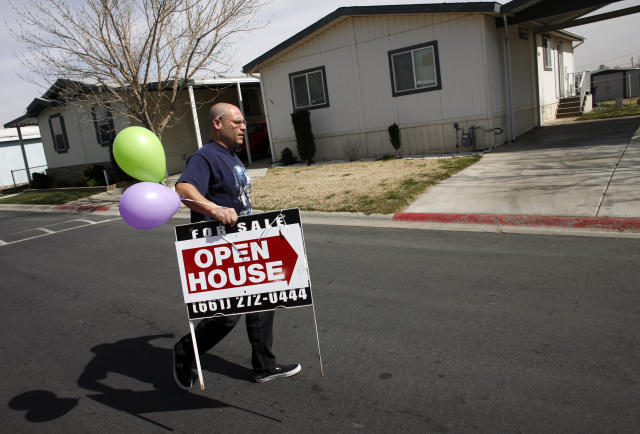 Jason Abramson puts out an open house sign in his mobile home community. The Abramsons are trying to sell their mobile home and plan on moving into a conventional home. (Credit: Michael Robinson Chavez, Los Angeles Times via Getty Images)