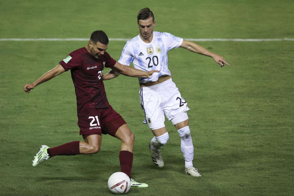 Argentina's Giovani Lo Celso, right, and Venezuela's Alexander Gonzalez battle for the ball during a qualifying soccer match for the FIFA World Cup Qatar 2022 in Caracas, Venezuela, Thursday, Sept. 2, 2021. (Miguel Gutierrez, Pool via AP)