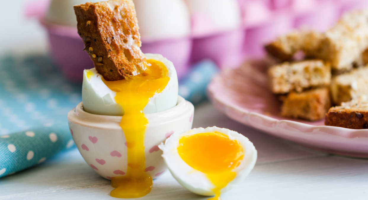 One man shared a story about how he paid £20 for a cup of tea, boiled egg and toast in a London cafe. [Photo: Getty]