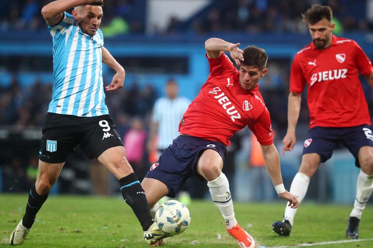 El clásico dejó un saldo negativo: Racing, con uno más casi todo el partido, no pudo superar a Independiente