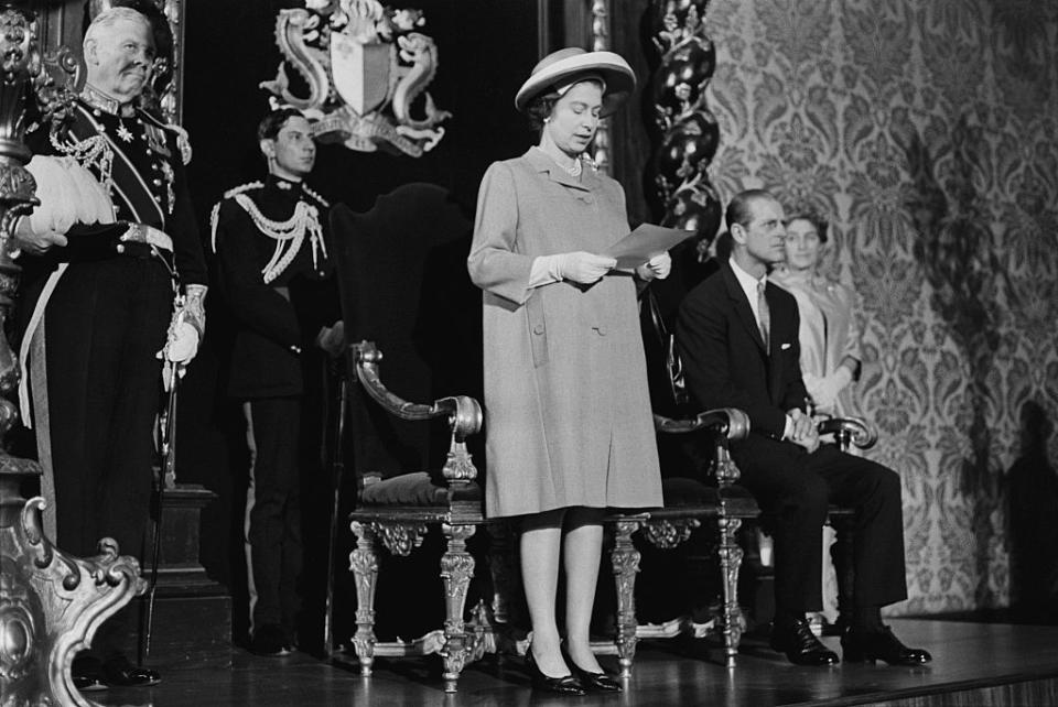 Elizabeth II, la voie royale