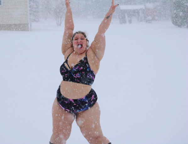 The brilliant reason this blogger wore her bikini in the snow