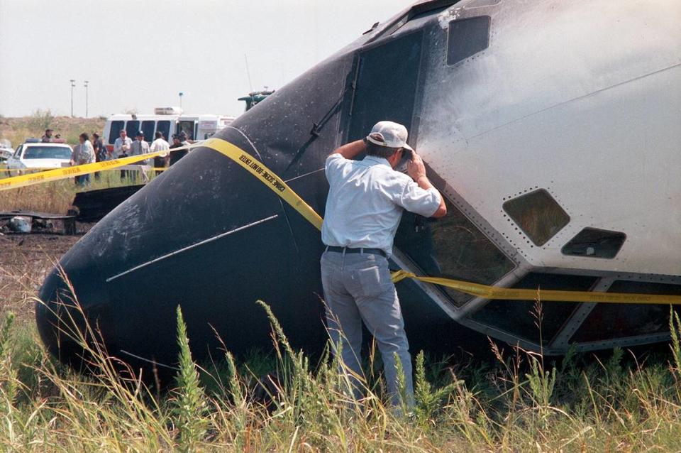 Aug. 31, 1988: A man peers into the cockpit of the Boeing 727 that crashed during takeoff from Dallas-Fort Worth International Airport. The captain and first officer of Delta Flight 1141 suffered serious injuries; the flight engineer had minor injuries.