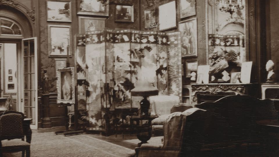 The interior of Hôtel Doucet on rue Spontini, René Gimpel's home in the early 1930s. - René Gimpel Archives