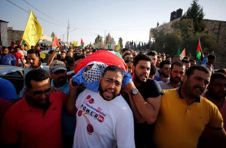 Mourners carry the body of Palestinian man Eyad Hamed, who was shot and killed by Israeli forces on Friday, during his funeral in the West Bank village of Silwad near Ramallah August 26, 2016. REUTERS/Mohamad Torokman