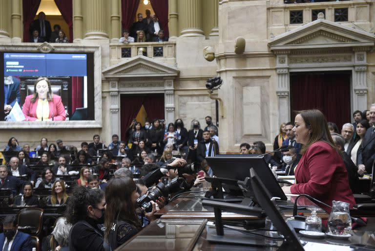 Cecilia Moreau, luego de ser elegida presidenta de la Cámara de Diputados