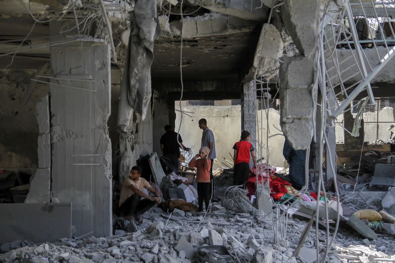 Palestinians inspect the damages at Zeitoun neighborhood after Israeli forces withdrew from the area, in Gaza City