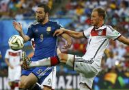 Argentina's Gonzalo Higuain fights for the ball with Germany's Benedikt Hoewedes (R) during their 2014 World Cup final at the Maracana stadium in Rio de Janeiro July 13, 2014. REUTERS/Kai Pfaffenbach (BRAZIL - Tags: SOCCER SPORT WORLD CUP)