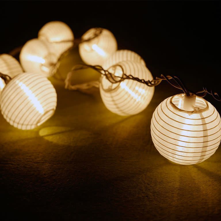 <p>Catena di lucine LED, Eleganbello. Prezzo 15,99 euro su Amazon. (Pinterest) </p>